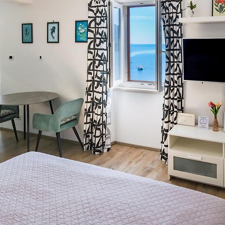 Studio Apartment Above Promenade W Terrace & Parking 拉巴克 外观 照片