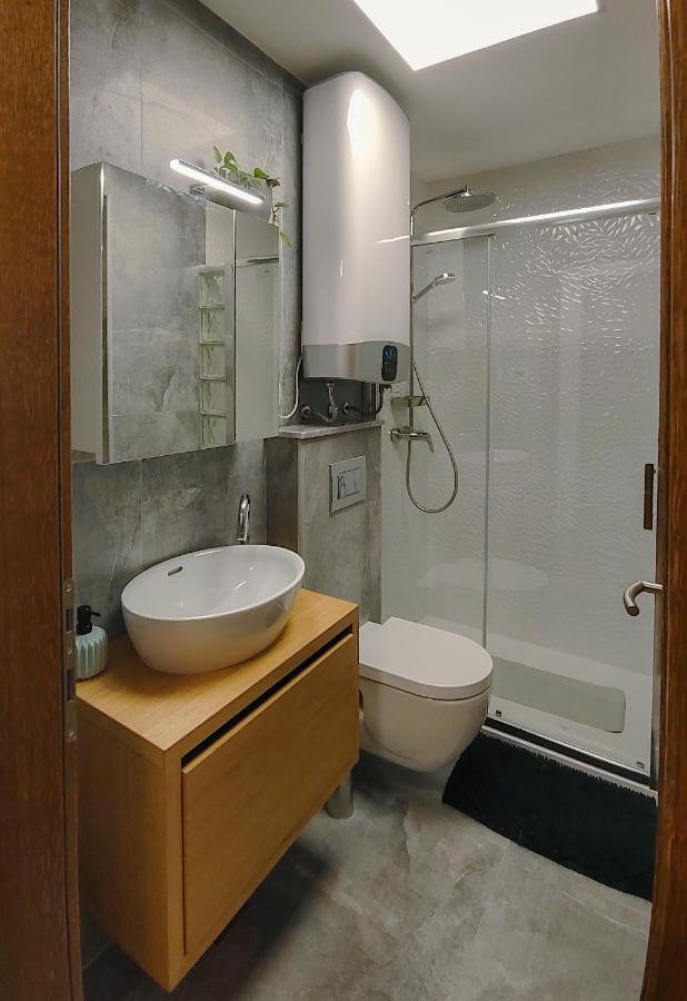 Studio Apartment Above Promenade W Terrace & Parking 拉巴克 外观 照片