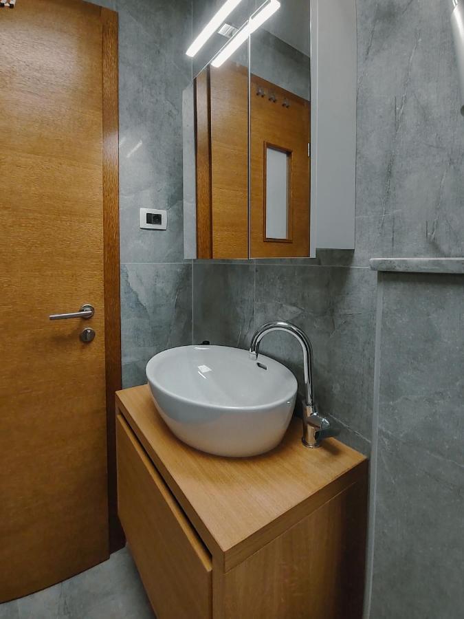 Studio Apartment Above Promenade W Terrace & Parking 拉巴克 外观 照片