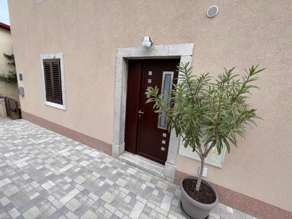 Studio Apartment Above Promenade W Terrace & Parking 拉巴克 外观 照片