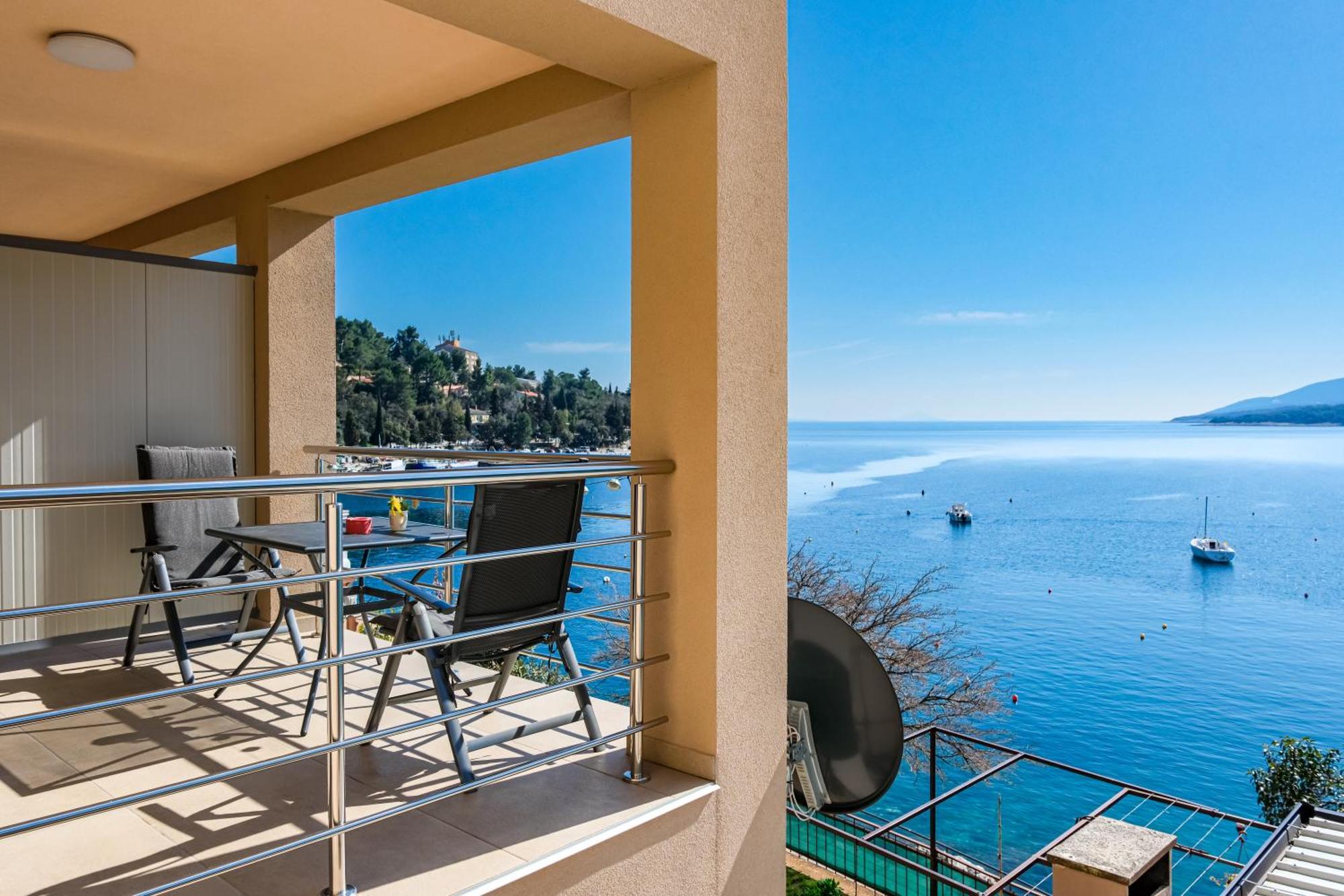 Studio Apartment Above Promenade W Terrace & Parking 拉巴克 外观 照片