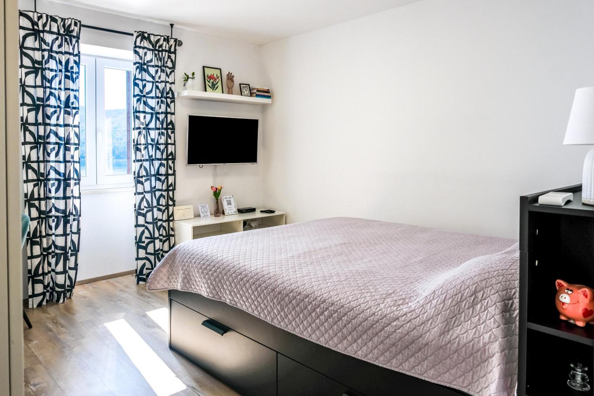 Studio Apartment Above Promenade W Terrace & Parking 拉巴克 外观 照片